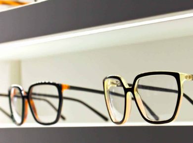 Mettre des verres solaires sur une monture